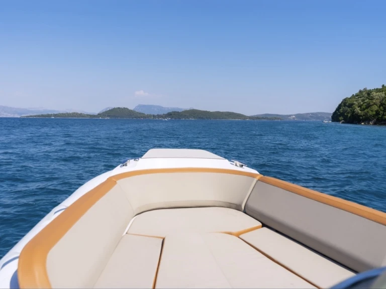 Rent a Zodiac Medline 9 Nydri