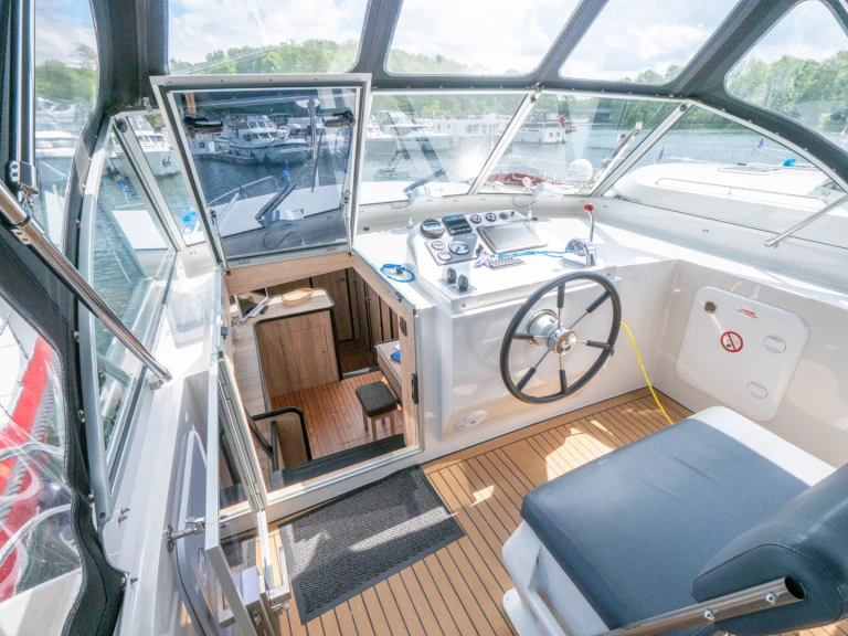Bareboat Rental Houseboat Gruno with a boat licence
