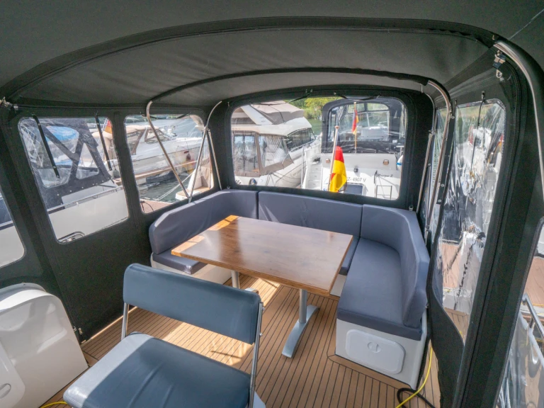 Gruno Gruno Classic 41 charter bareboat or captained in  Waren (Müritz)