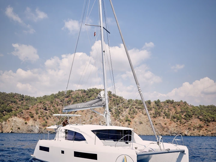 Yacht charter Tivat cheap Leopard 40