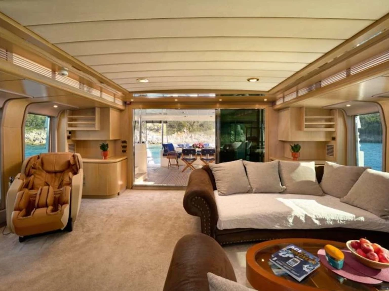 Bareboat Rental Luxury Yacht Posillipo with a boat licence
