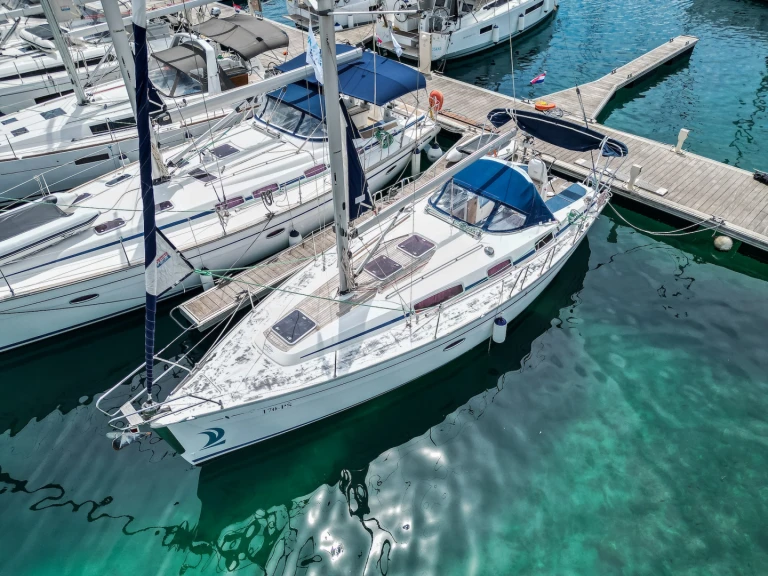 Sailboat for rent Primošten at the best price