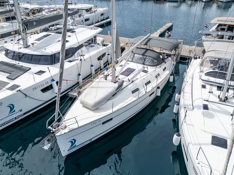 Bavaria Cruiser 40 in Primošten on SamBoat