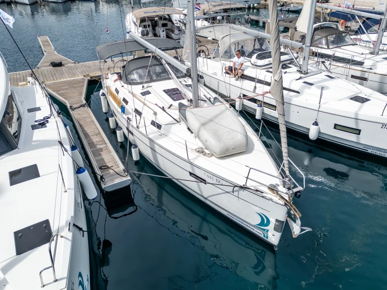 Rent a Bavaria Cruiser 40 Primošten