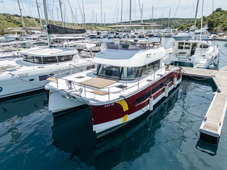 Motorboat for rent Primošten at the best price