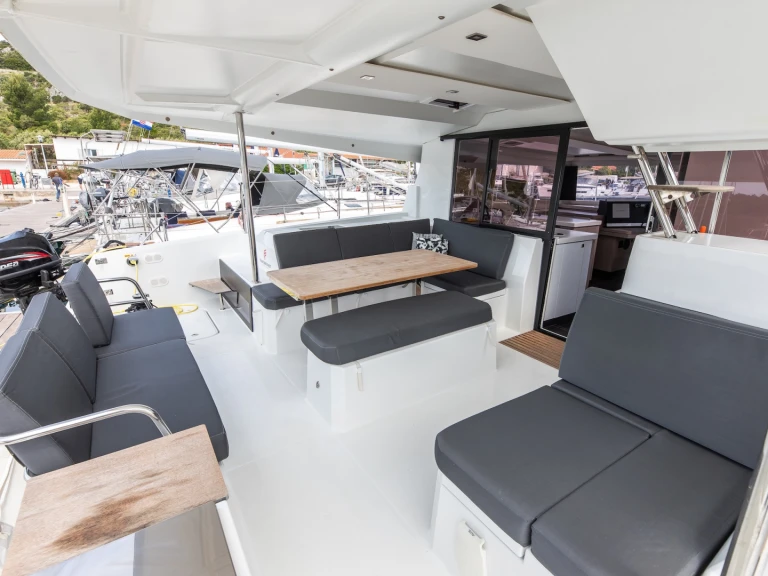 Catamaran rental in Primošten - Fountaine Pajot Astrea 42
