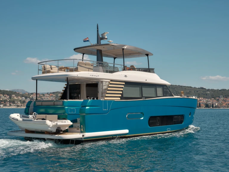 Boat rental Azimut Azimut Magellano 66 in Podstrana on Samboat