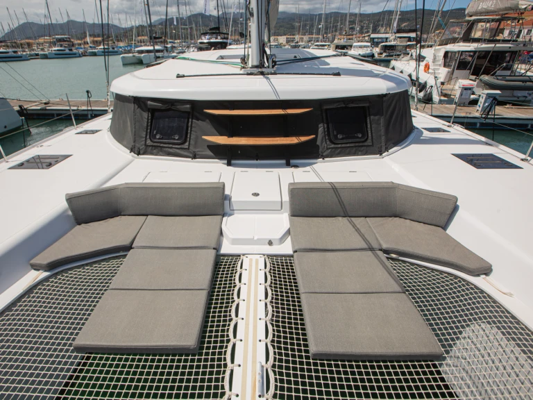 Boat rental Nautitech Nautitech 44 in Néa Péramos on Samboat