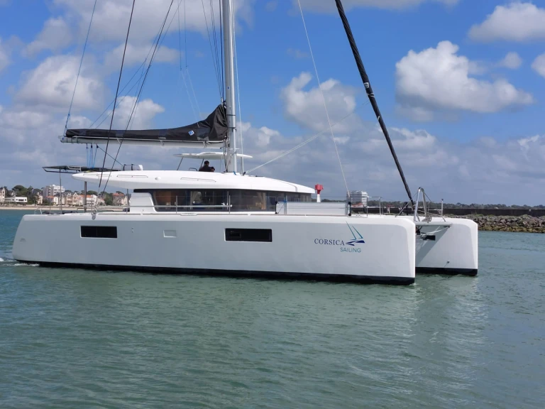 Boat rental Lagoon Lagoon 52 S in Le Marin on Samboat