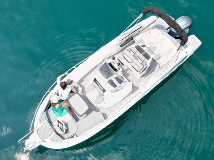 Motorboat rental with or without captain Karnic Sirmione