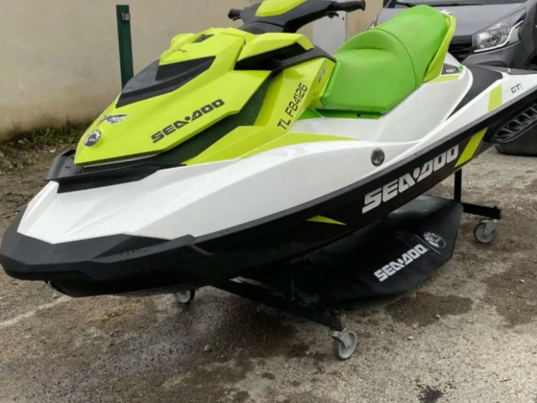 Jet ski for rent Canet-en-Roussillon at the best price