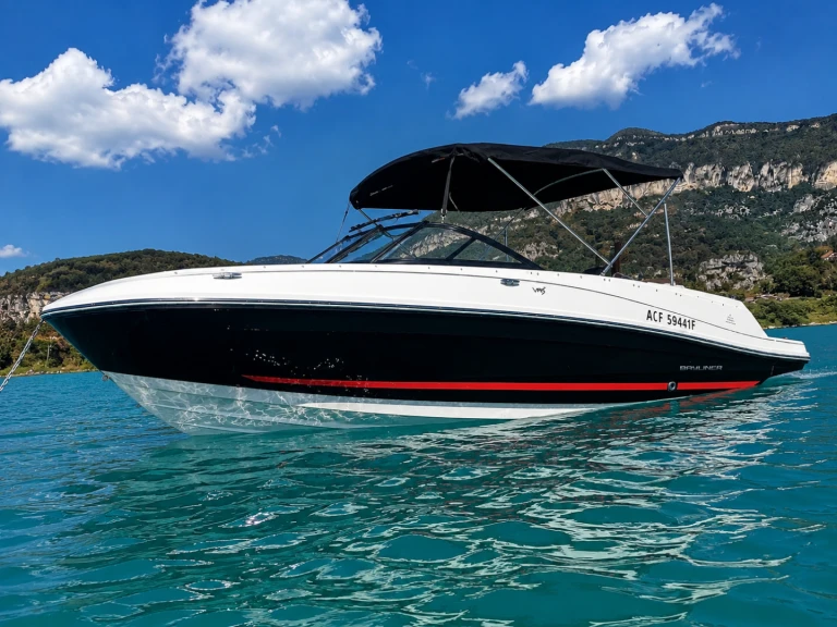 Motorboat rental with or without captain Bayliner Le Bourget-du-Lac