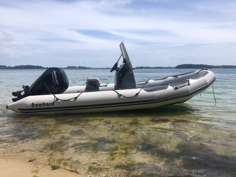 RIB rental in Larmor-Baden - Bombard Explorer 550
