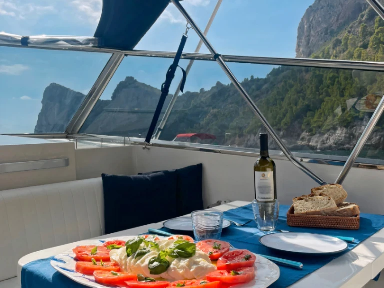 Yacht charter Ischia cheap Itama 38 Open