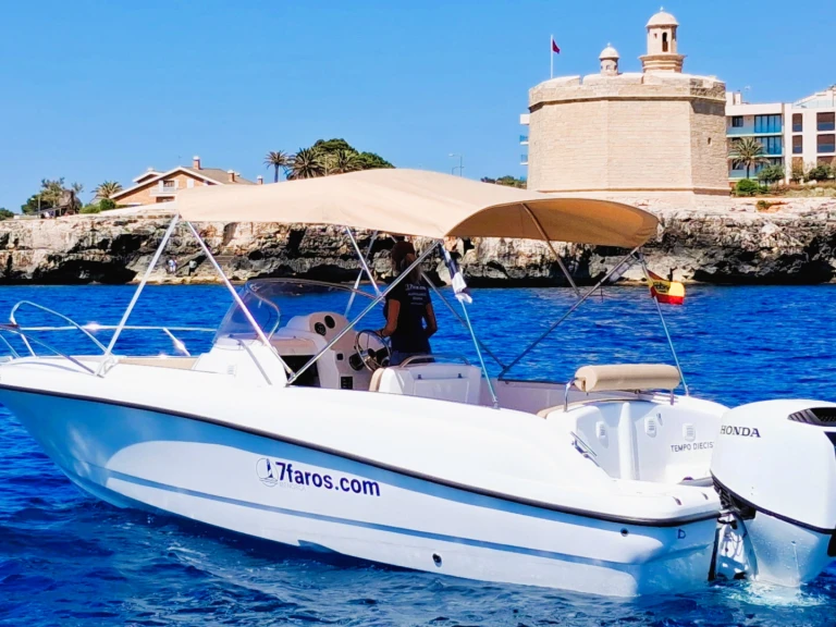 Bareboat Rental Motorboat Marion with a boat licence