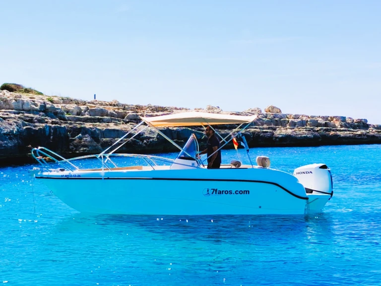 Polyester Yacht Open 605 in Ciutadella de Menorca on SamBoat