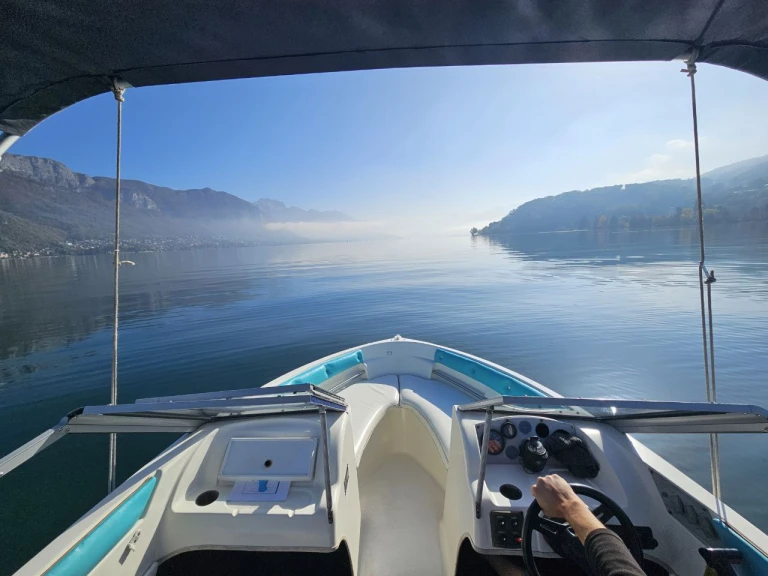 Motorboat rental in Annecy - Larson AA160