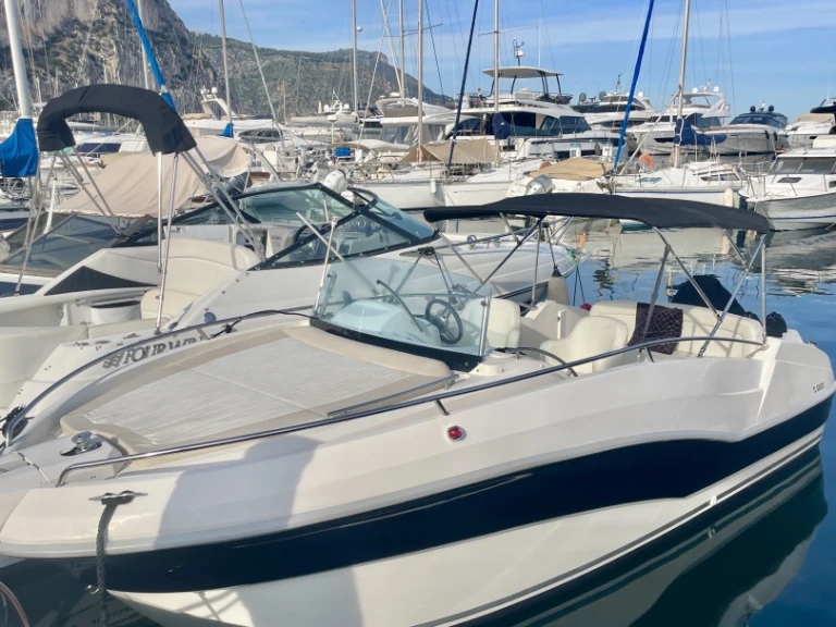 Bareboat Rental Motorboat Rio with a boat licence