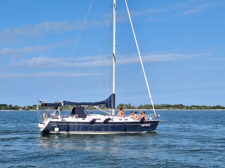 Sailboat rental in Cavallino-Treporti - Hanse Hanse 371
