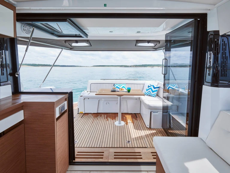 Motorboat for rent Naples at the best price