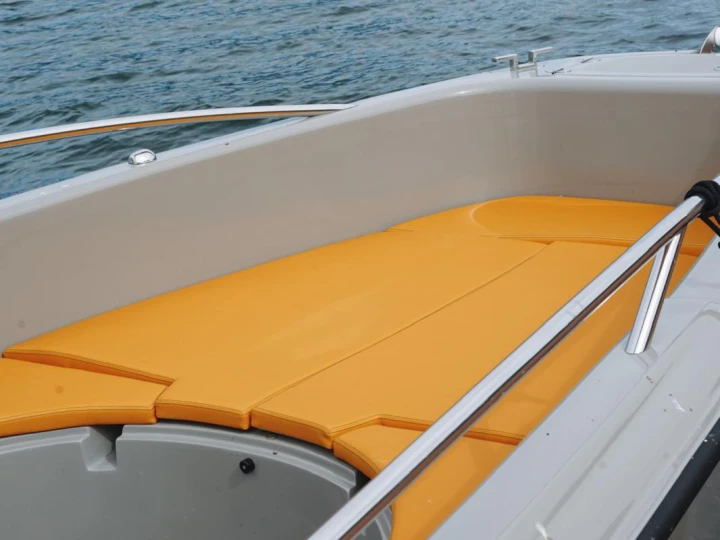 Clear Aries Open L in Angera on SamBoat