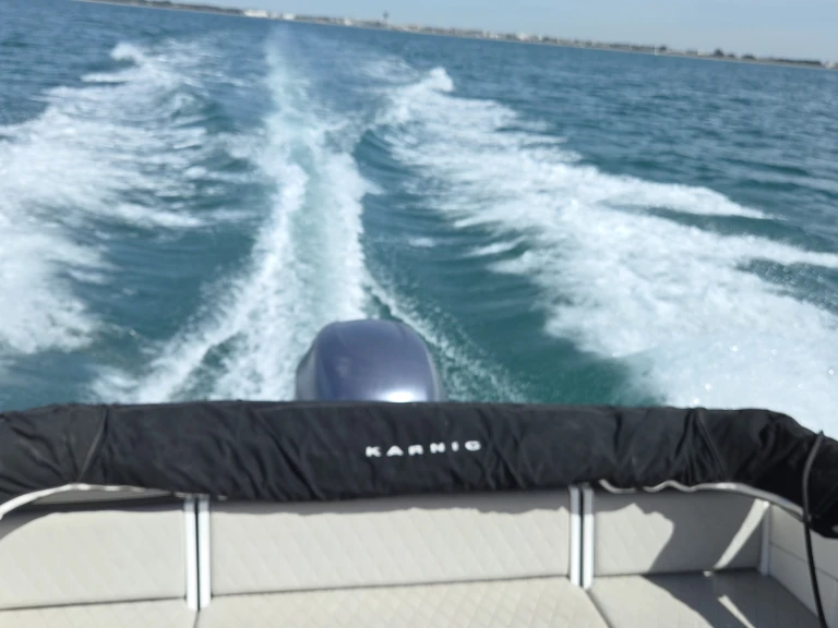 Motorboat for rent Port-Camargue at the best price