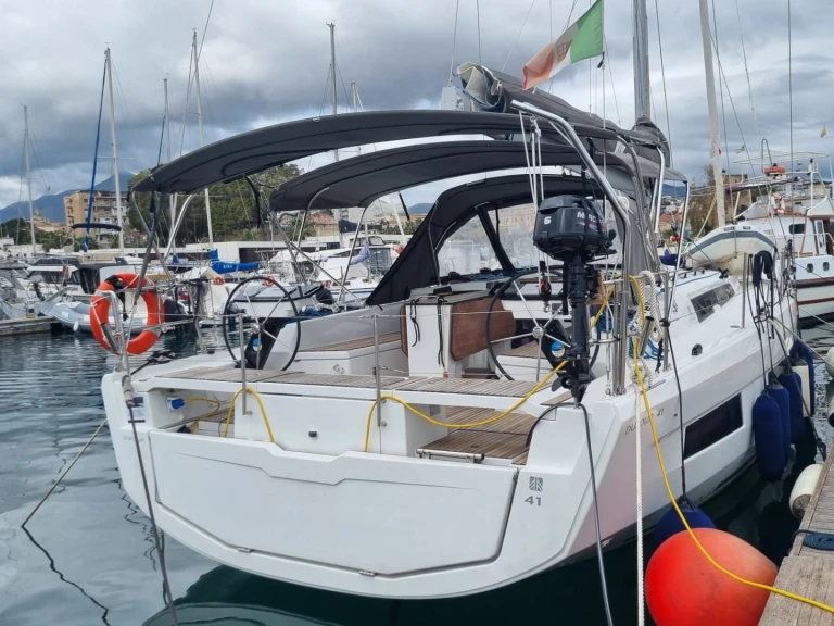 Sailboat for rent Palermo at the best price