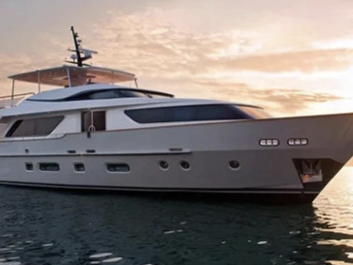 Bareboat Rental Luxury Yacht San Lorenzo with a boat licence