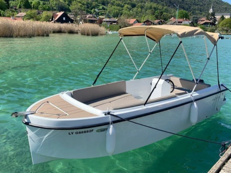 Motorboat rental with or without captain Valory Annecy