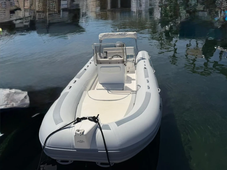 Rent a Capelli Tempest 630 Port du Lavandou