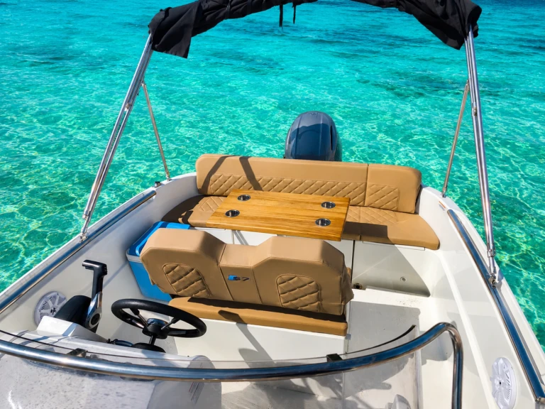 Motorboat rental with or without captain Yamaha Port de Ciudadella