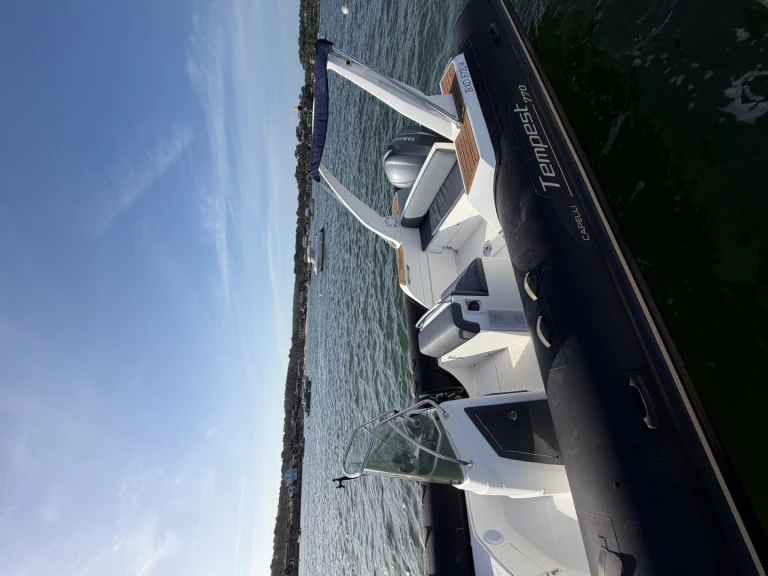 Boat rental Capelli Tempest 770 Sun in Lège-Cap-Ferret on Samboat