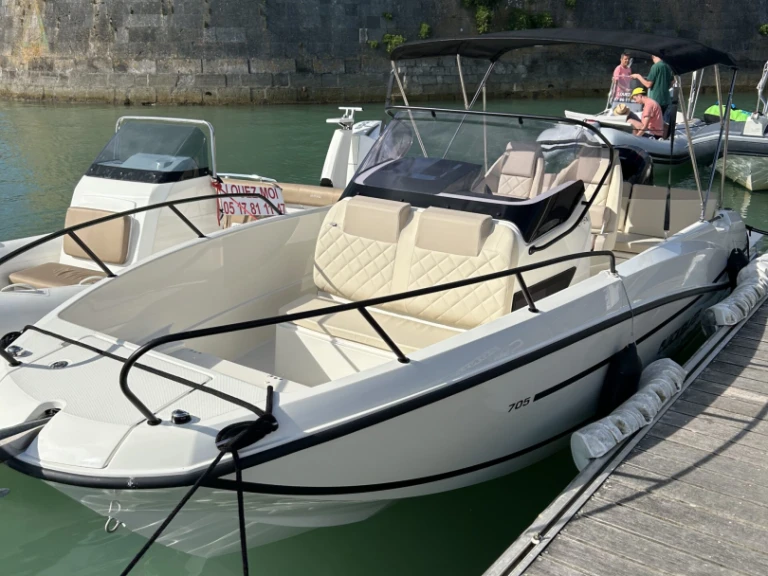 Boat rental Quicksilver 705 Open in La Rochelle on Samboat
