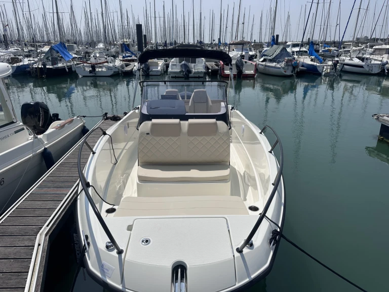 Bareboat Rental Motorboat Quicksilver with a boat licence