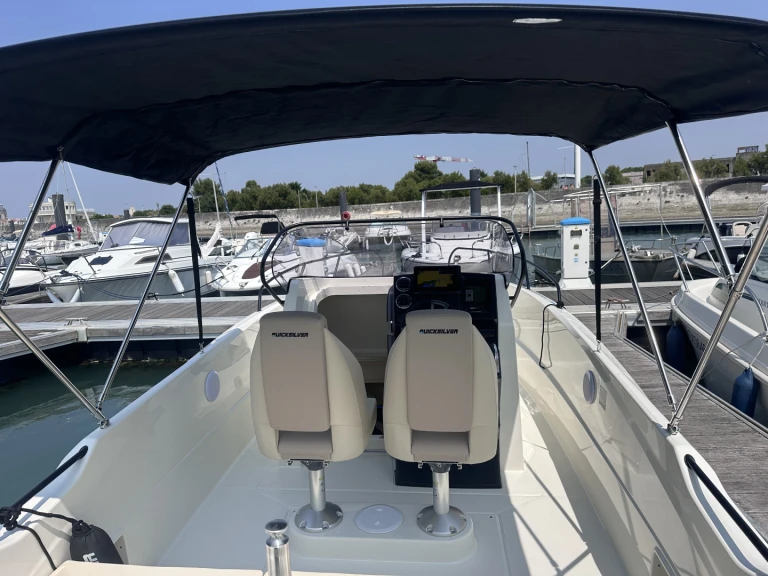 Motorboat for rent La Rochelle at the best price