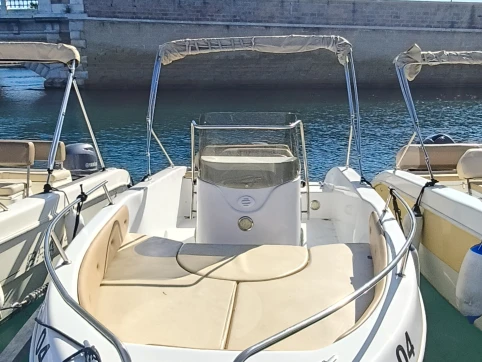 Motorboat for rent Taranto at the best price