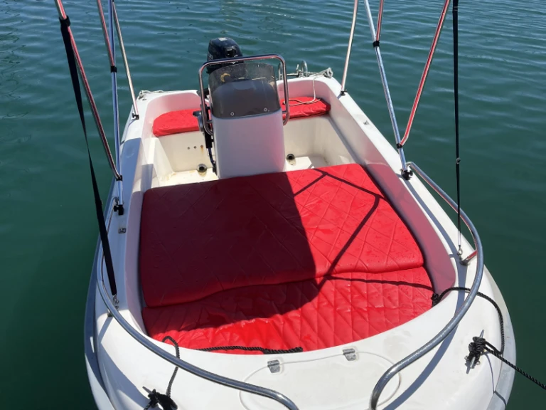 Astec 400 in Sant Andreu de Llavaneres on SamBoat