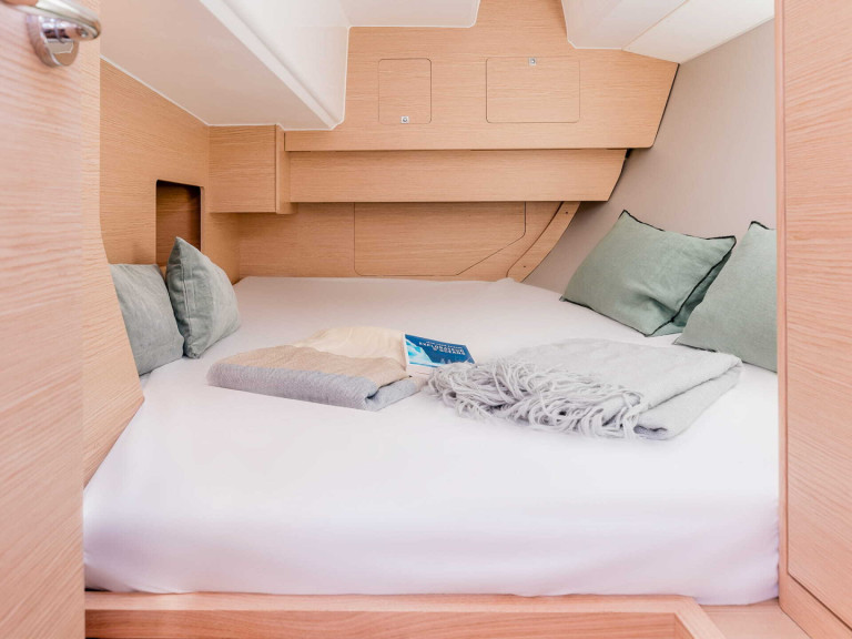 Sailboat for rent Clifton at the best price