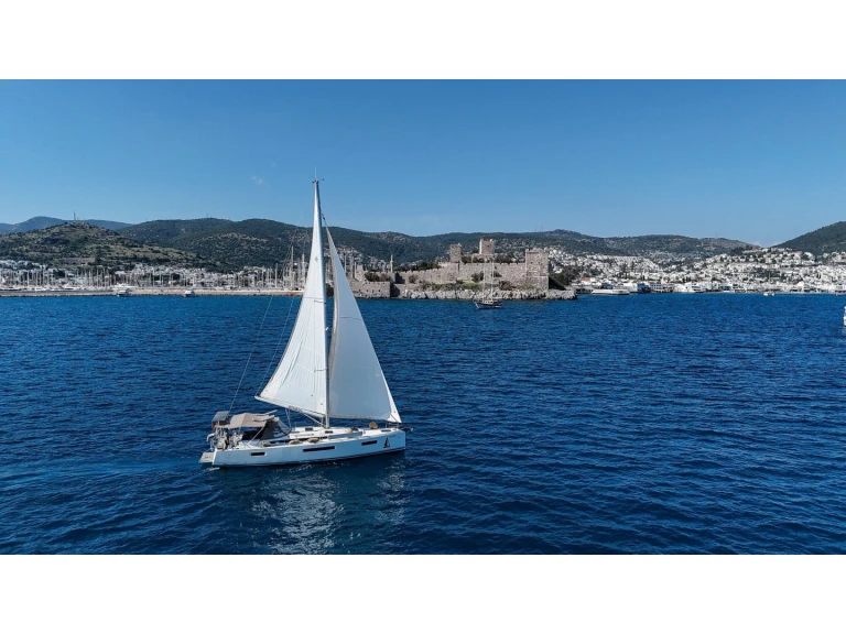 Sailboat rental with or without captain Jeanneau Bodrum