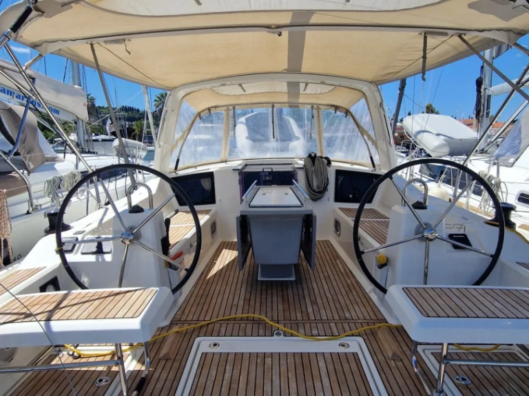 Boat rental Bénéteau Oceanis 41.1 in Gouvia on Samboat