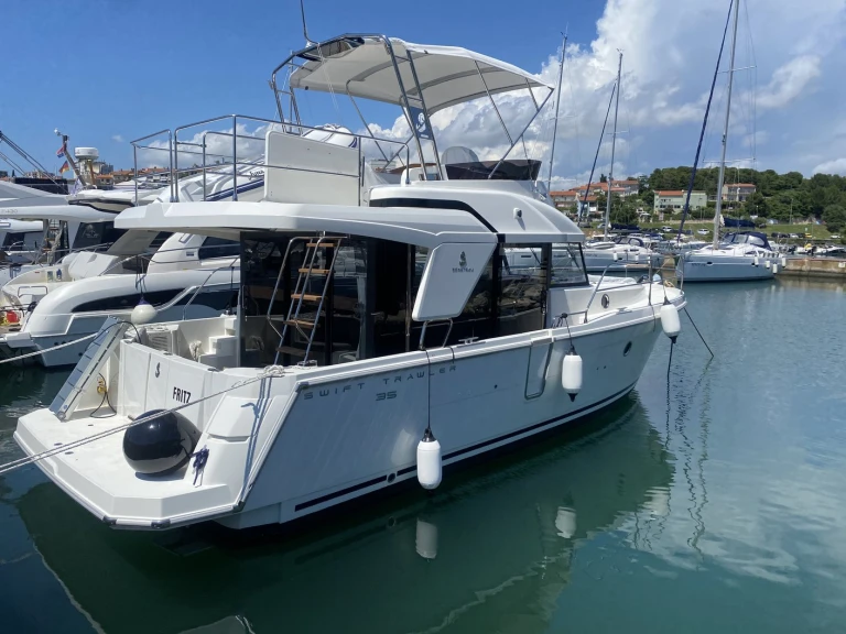 Motorboat for rent Pula at the best price