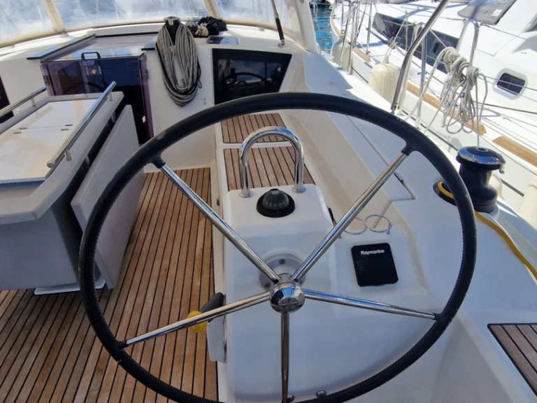 Boat rental Bénéteau Oceanis 41.1 in Gouvia on Samboat