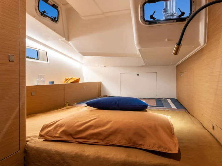 Jeanneau Sun Odyssey 455 in Parham Town on SamBoat