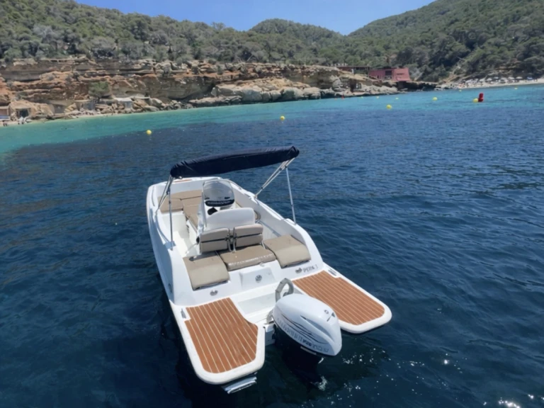 V2 BOATS 5.0 SPORT in Torredembarra on SamBoat
