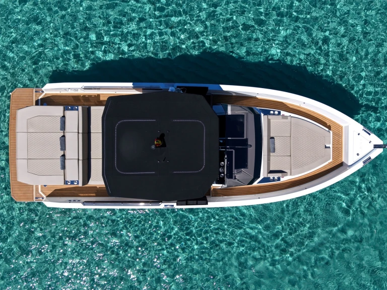 Bareboat Rental Motorboat De Antonio with a boat licence