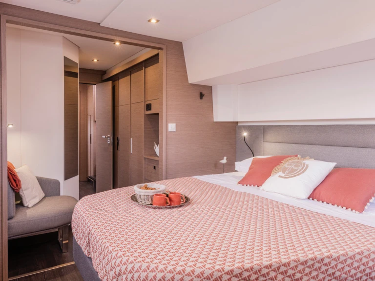 Yacht charter Sant Antoni de Portmany cheap Aura 51