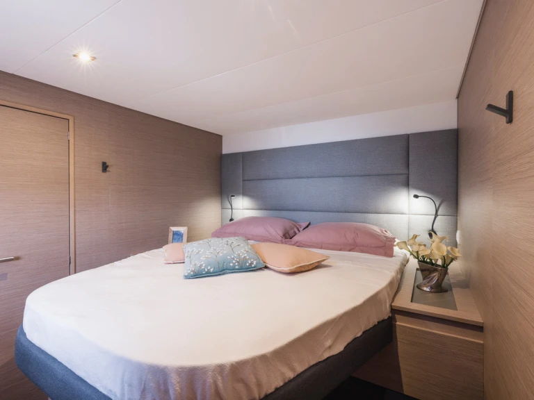 Catamaran rental in Sant Antoni de Portmany - Fountaine Pajot Aura 51