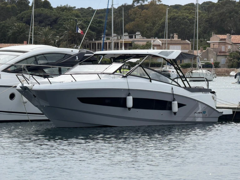 Bénéteau Flyer Serie 10 charter bareboat or captained in  Hyères