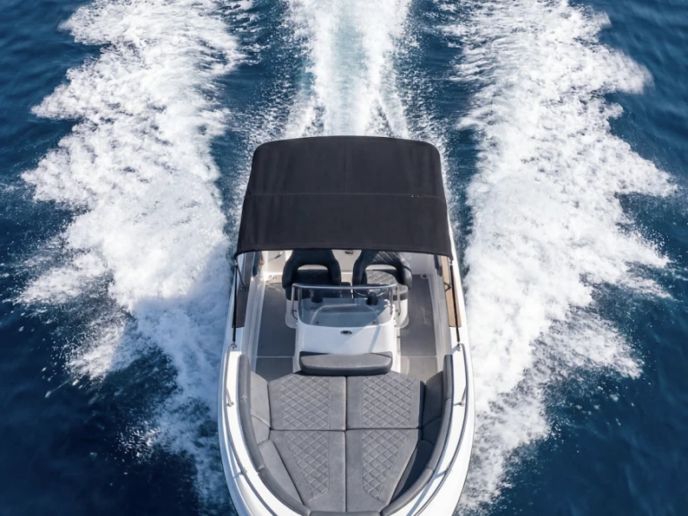 Bareboat Rental Motorboat Sessa Marine with a boat licence