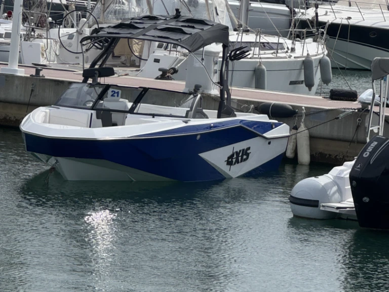 Rent a Axis T220 Port des Marines de Cogolin